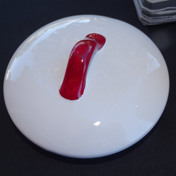 White and Red Country Style Cookie Jar New - Picture 8 of 10